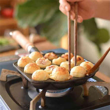 Load image into Gallery viewer, Pearl Life Cast Iron Takoyaki Plate (14 Holes) With Wooden Handle
